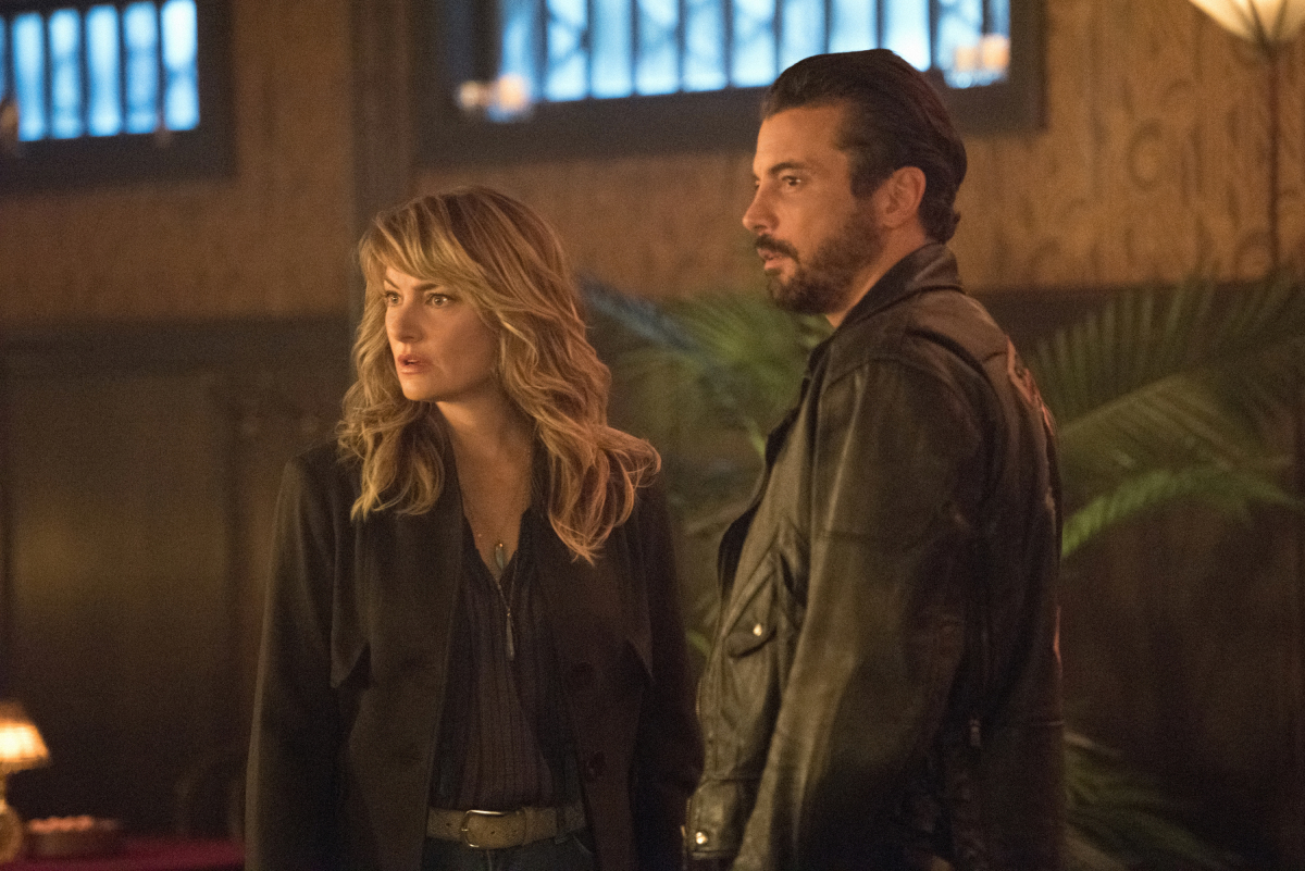 Skeet Ulrich and Mädchen Amick in Riverdale (2017)