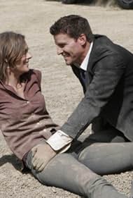 David Boreanaz and Emily Deschanel in Bones (2005)