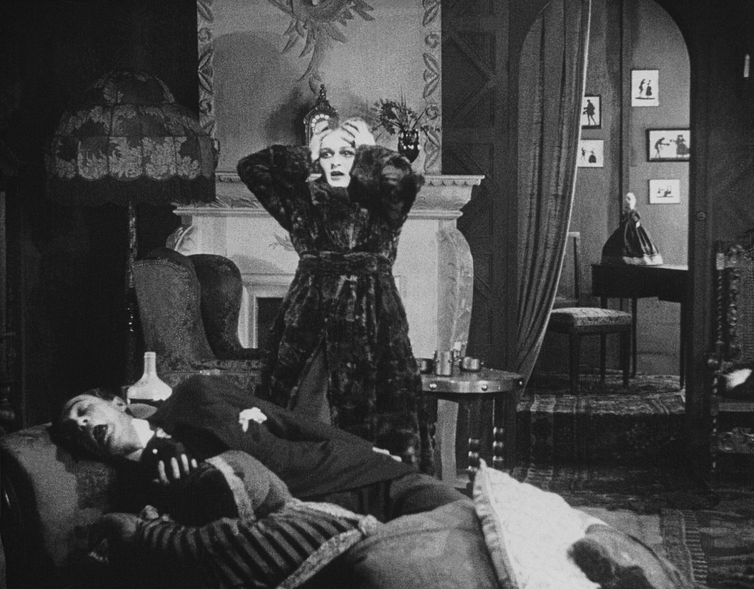 Anita Berber and Conrad Veidt in Eerie Tales (1919)