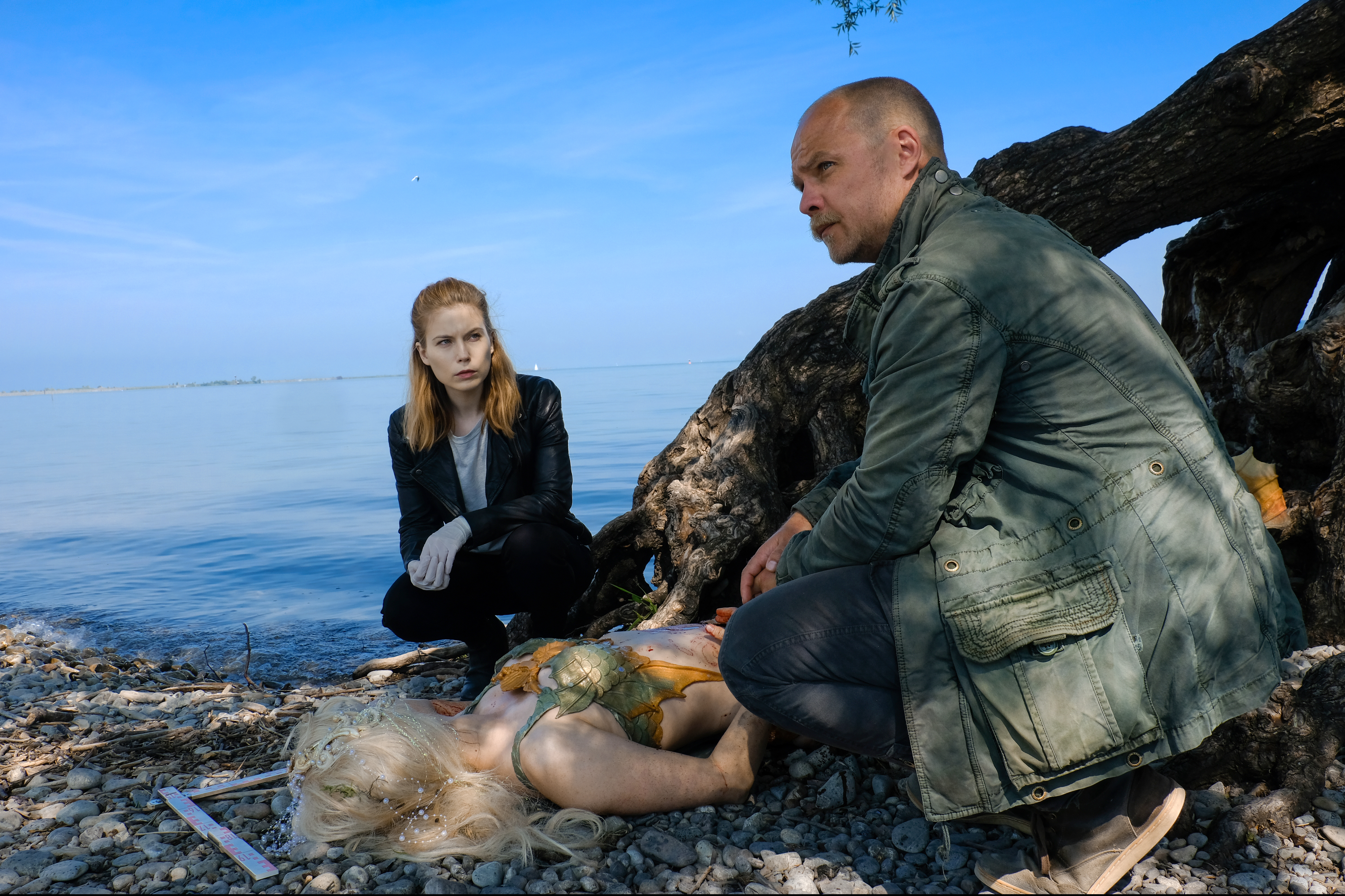 Matthias Koeberlin, Anna Rot, and Nora Waldstätten in Die Meerjungfrau (2019)