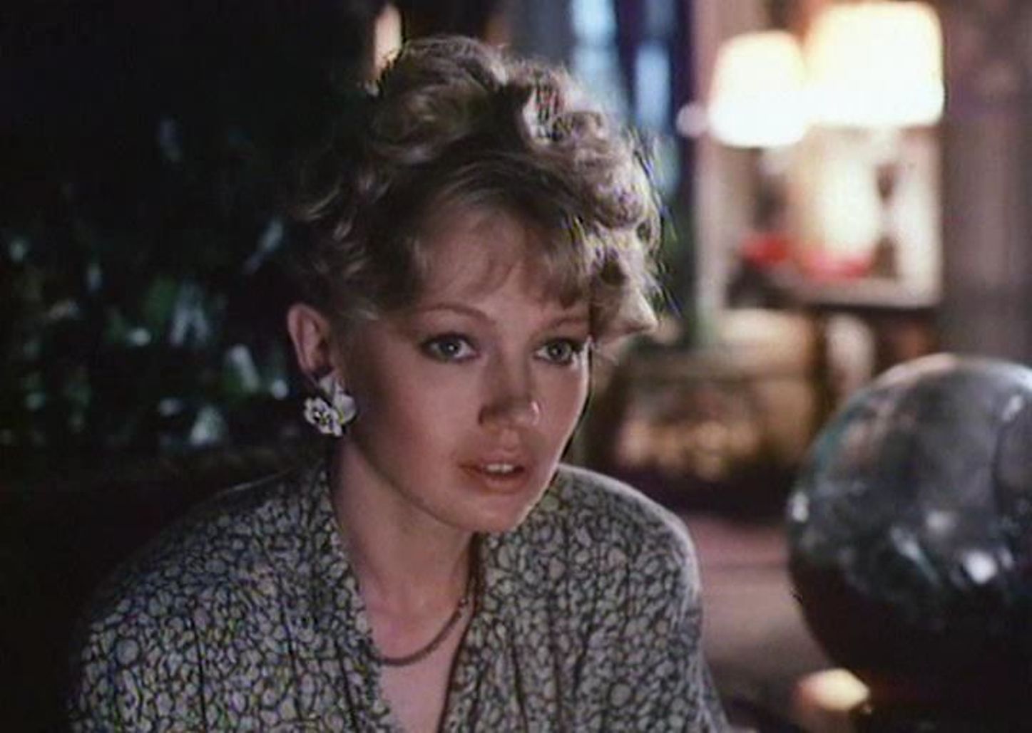 Elena Popova in Ne budite spyashchuyu sobaku (1991)