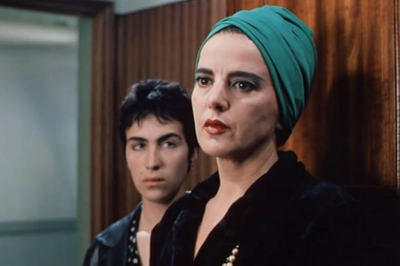 Rita Blanco and Lídia Franco in Filha da Mãe (1990)