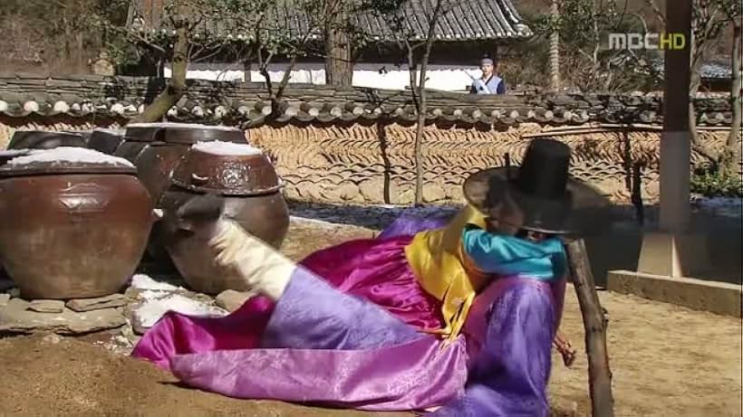 Song Jae-hee and Nam Bo-ra in The Moon Embracing the Sun (2012)