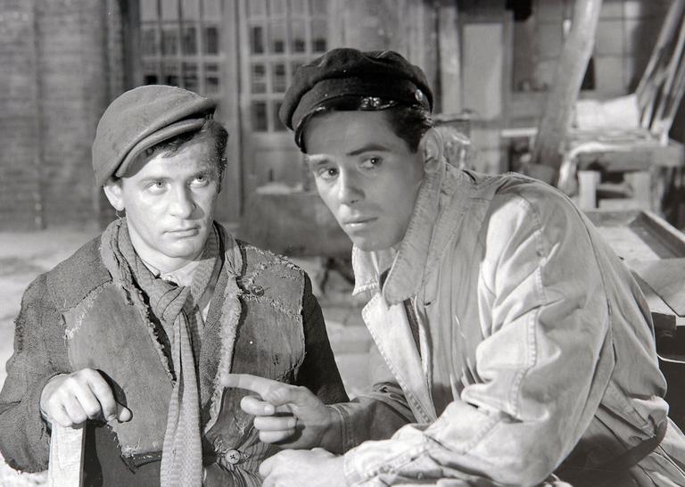 Tadeusz Janczar and Tadeusz Lomnicki in A Generation (1955)