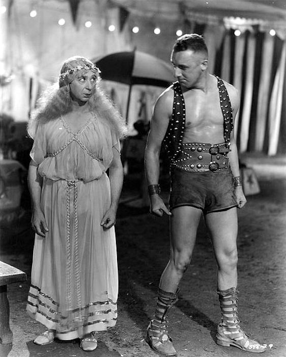 Roscoe Ates and Henry Victor in Freaks (1932)