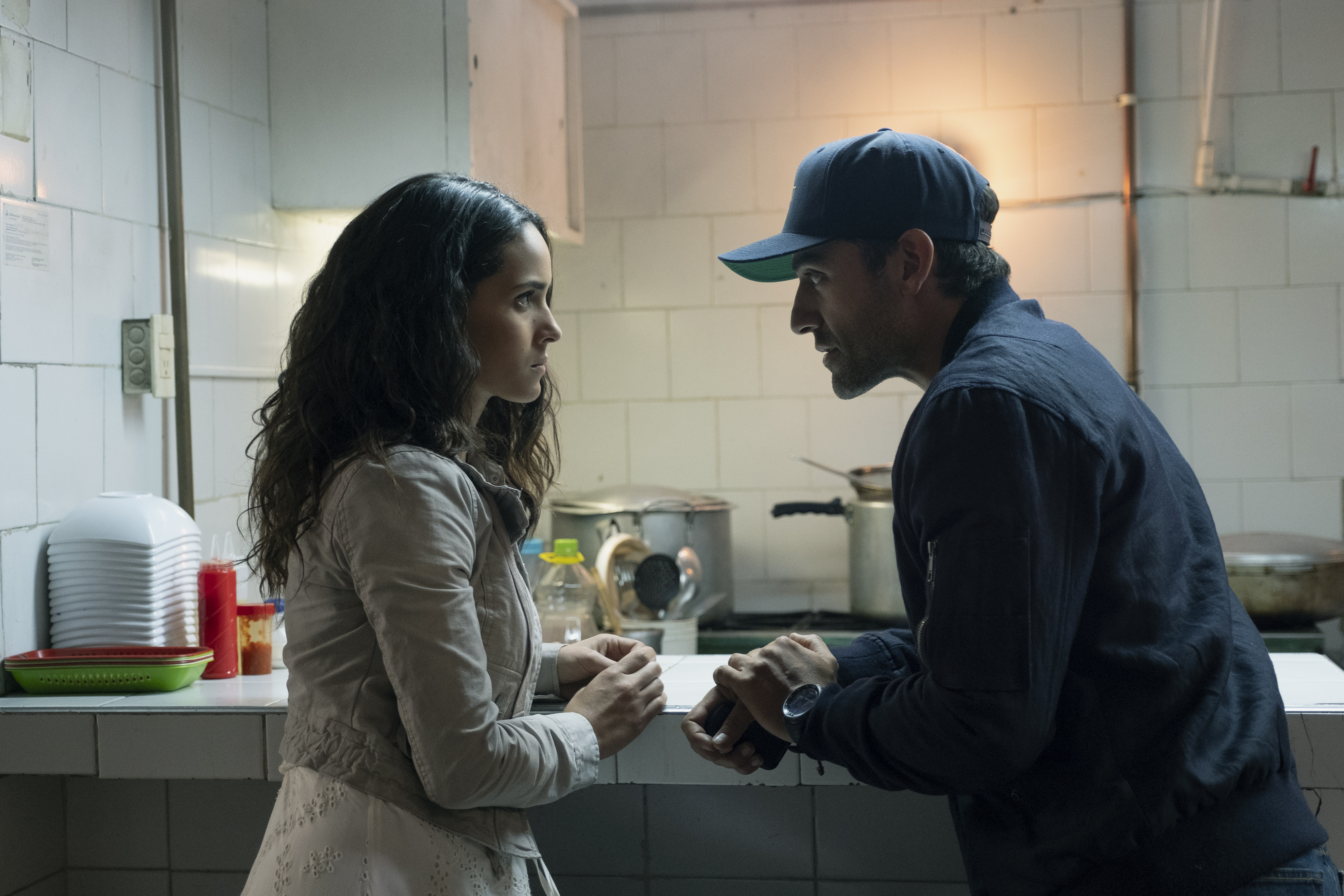 Oscar Isaac and Adria Arjona in Triple Frontier (2019)