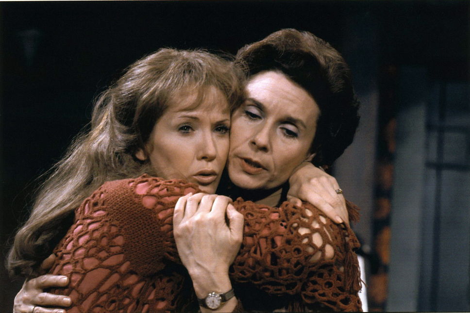 Françoise Faucher and Andrée Lachapelle in Toi et tes nuages (1972)