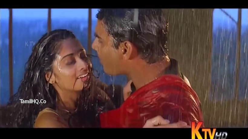 Madhavan and Shalini in Alai Payuthey (2000)