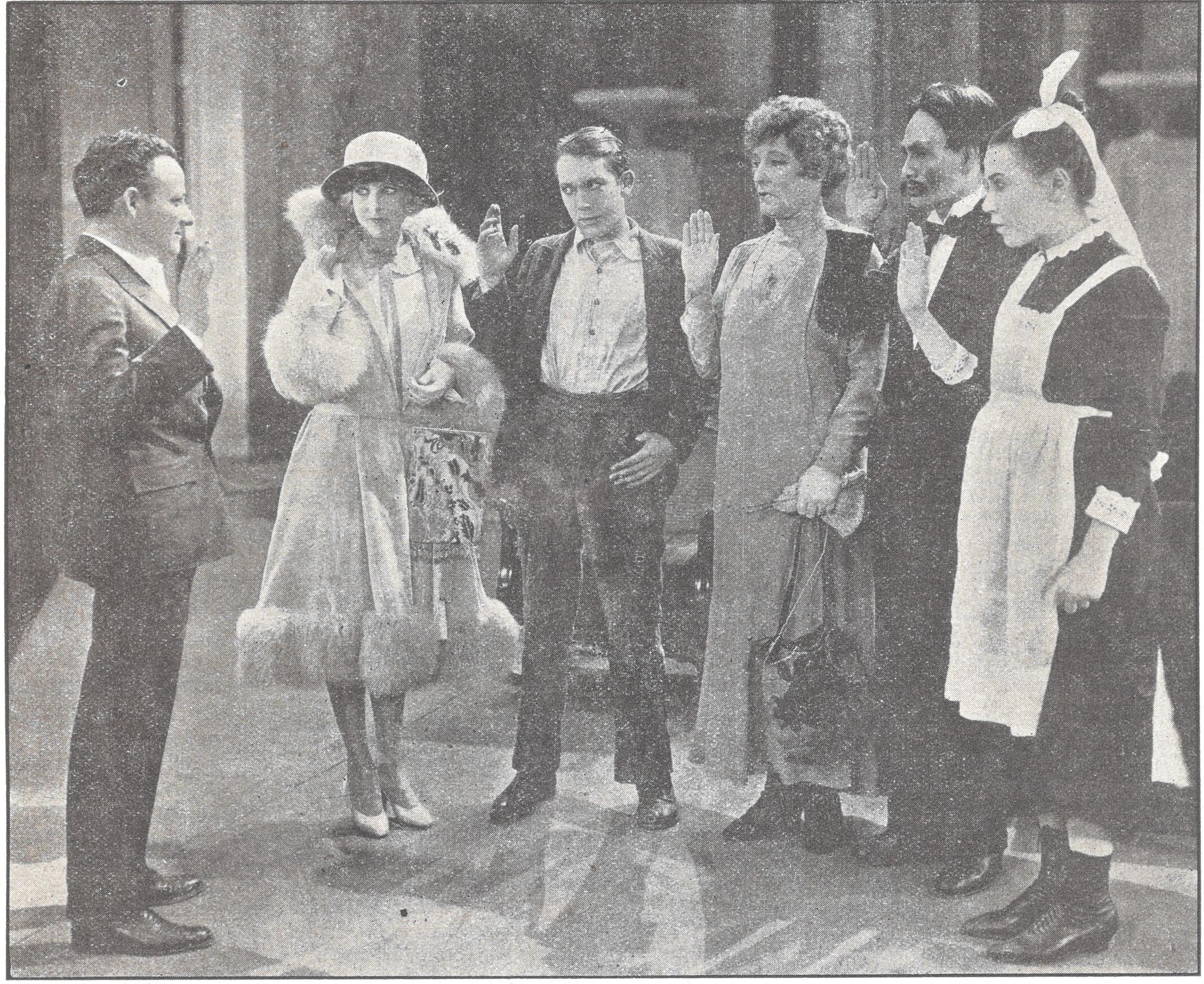 Jewel Carmen, Louise Fazenda, Emily Fitzroy, Sôjin Kamiyama, Jack Pickford, and Roland West in The Bat (1926)