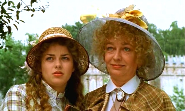 Marina Aleksandrova and Ewa Szykulska in Azazel (2002)