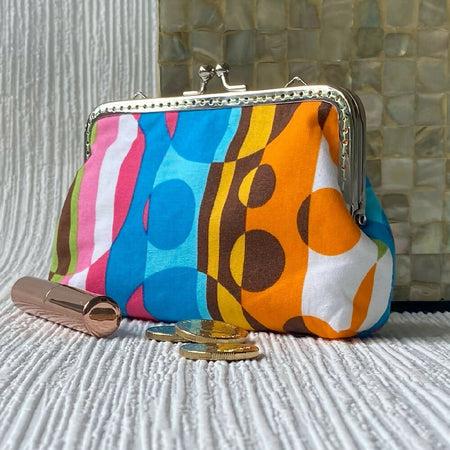 Kiss-lock frame purse - retro circles