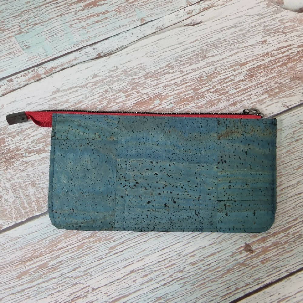 Women’s wallet in cork rear view.