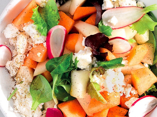 Insalata di melone bianco e giallo con feta