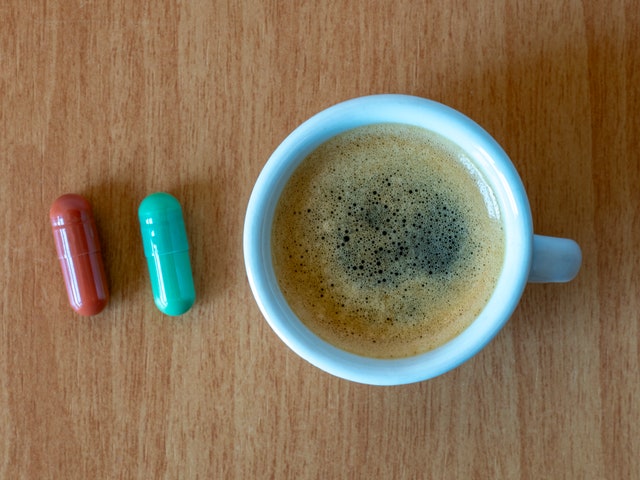 Il caffè non fa bene con integratori o vitamine: i consigli dell'esperto