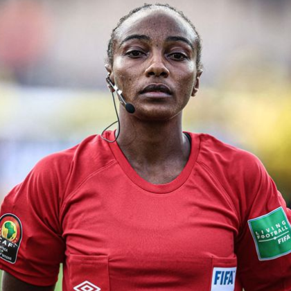 Salima Mukansanga, prima donna arbitro nella Coppa d'Africa