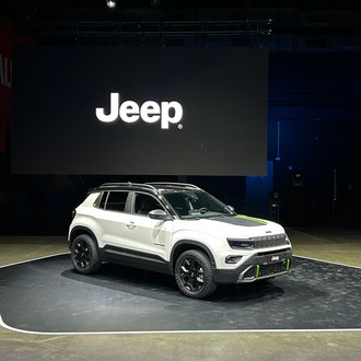 Jeep Avenger, arriva la versione ibrida integrale 4xe