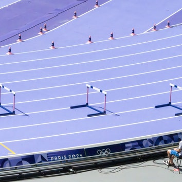 La pista di atletica viola delle Olimpiadi ha un ingrediente segreto