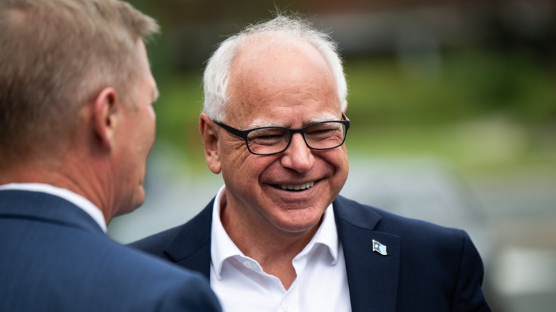 Chi è Tim Walz, il candidato alla vicepresidenza scelto da Kamala Harris