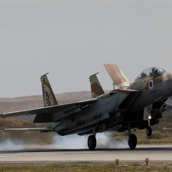 Israele sta bombardando anche la Siria