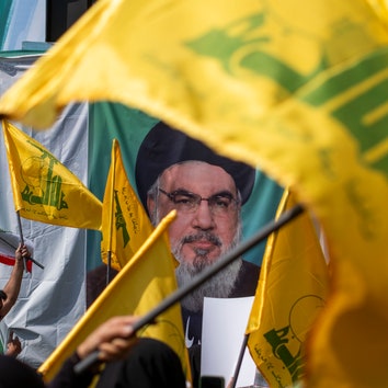 Chi è Hassan Nasrallah, lo storico leader di Hezbollah che Israele dice di aver ucciso