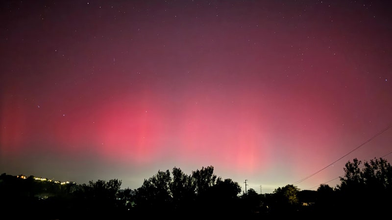 L'aurora boreale è tornata a illuminare i cieli italiani