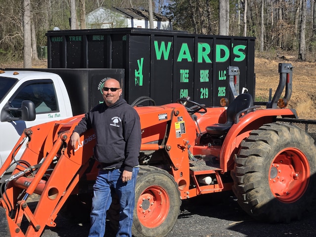 Wards Tree Service logo