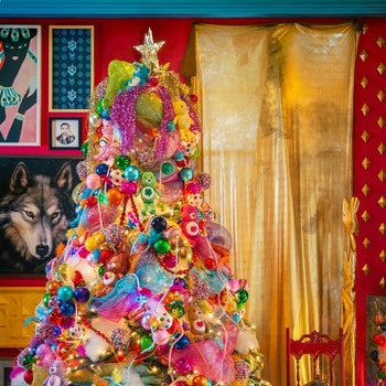 Así es como los interioristas decoran su árbol de Navidad