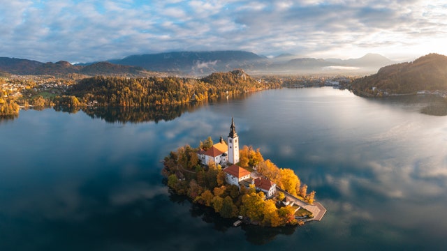 4 Lake Escapes Across Europe for Ultimate Tranquility