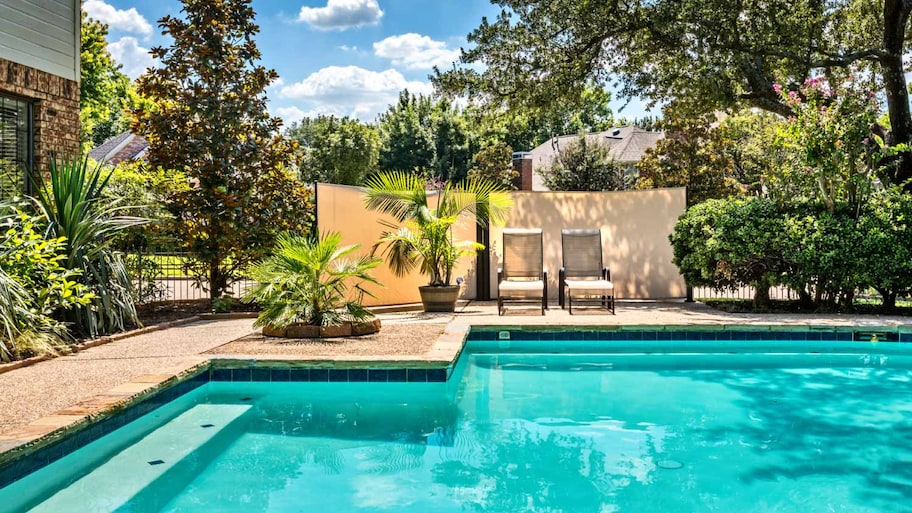 Backyard with a swimming pool