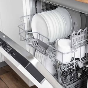 Dishwasher with clean dishes