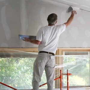 Man applying mud to sheetrock