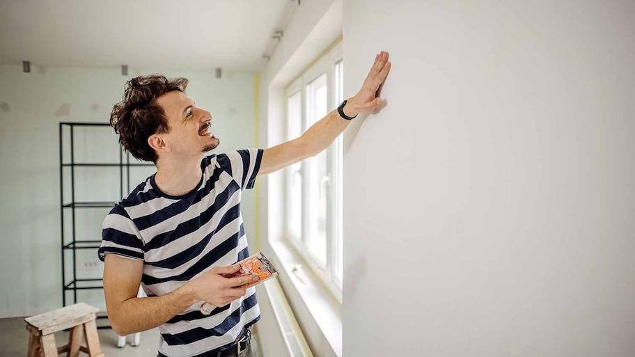 Man preparing the wall for the painting