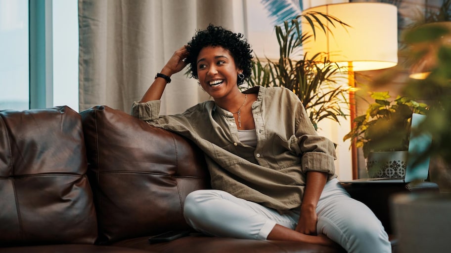 A young woman sitting on the leather sofa