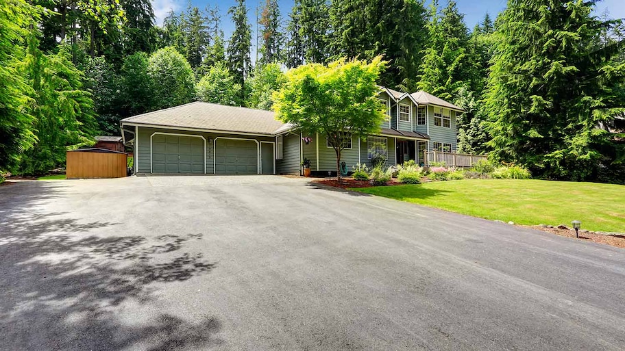 Country house with asphalt drive