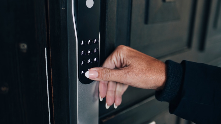 Hand unlocking front door keypad