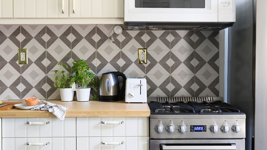 grey kitchen wall backsplash