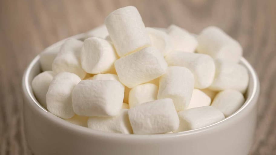 Marshmallows in white bowl