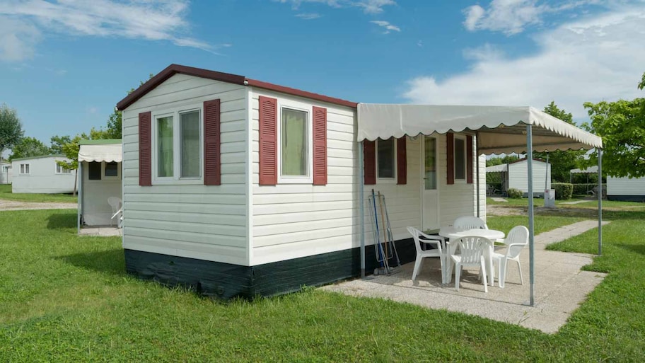 A mobile home with patio