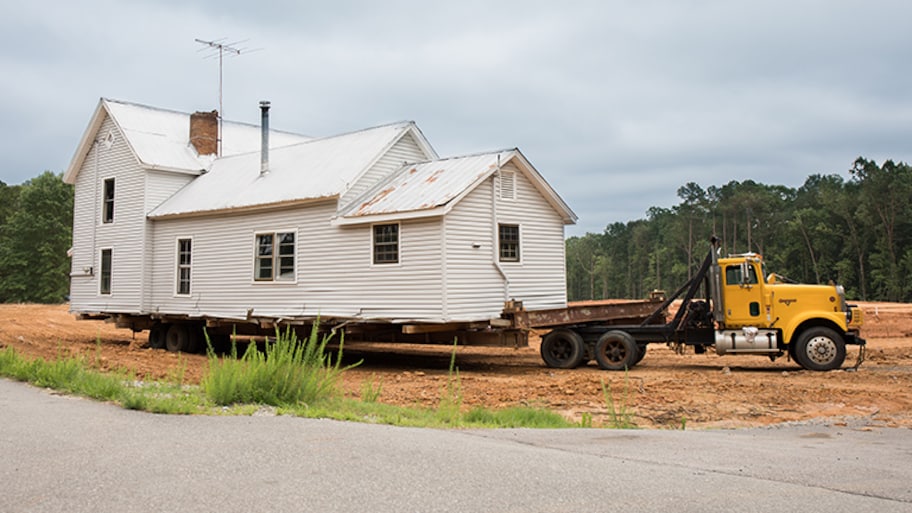 Transporting a house by truck