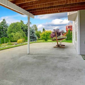 Patio with concrete floor