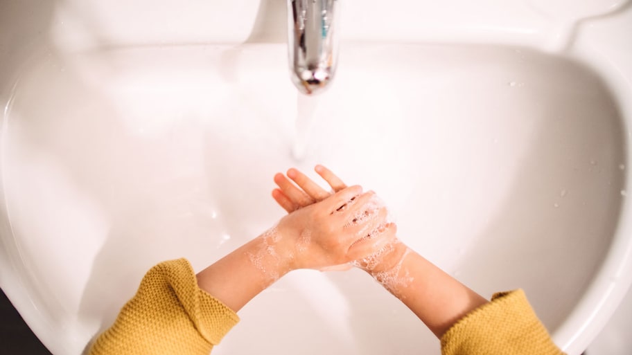 Top view of a kid washing its hands