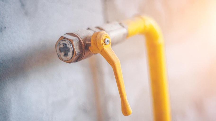 A yellow gas pipe