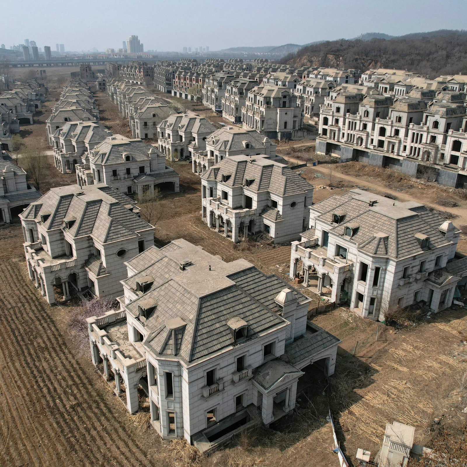 China’s Ghost Cities: The Story Behind the Country’s Many Ghost Towns of Abandoned Mansions