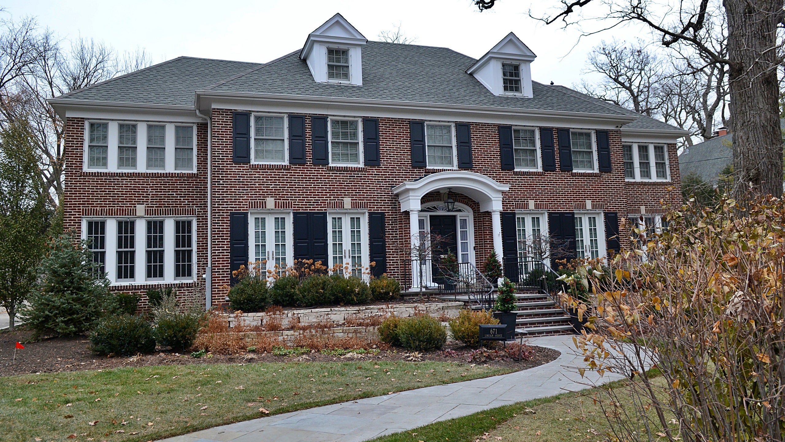 red brick Georgian house from Home Alone exterior