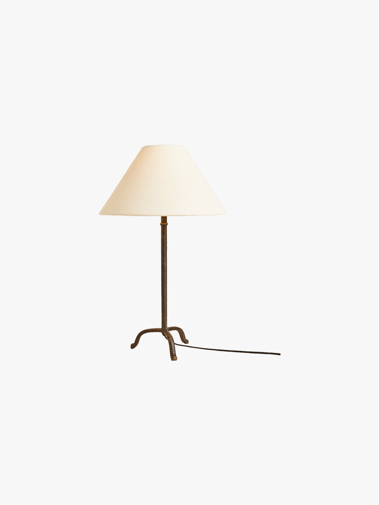 Table lamp with tripod base