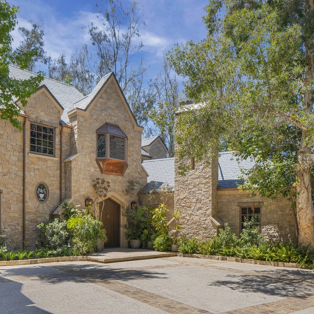 George Clooney Sells Longtime LA Home to Christian McCaffrey and Olivia Culpo for $14.5 Million