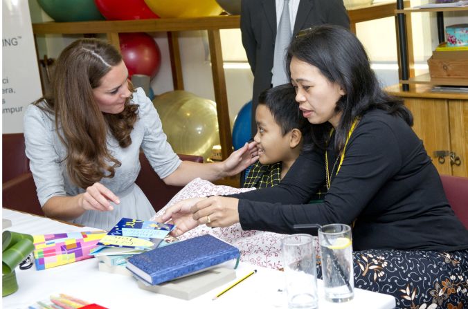 Catherine meets leukemia sufferer Zakwan Anuar, 15, at Hospis Malaysia on September 13, 2012.