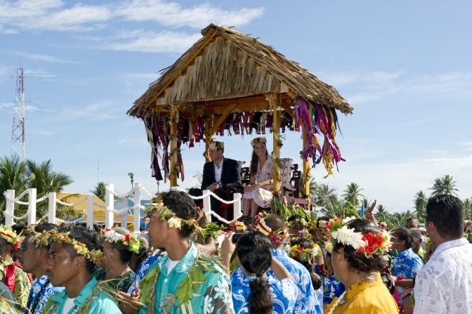 Prince William and Catherine, Duchess of Cambridge, are carried as they bid farewell in Tuvalu on Wednesday, September 19. The Duke and Duchess of Cambridge -- on a tour marking the diamond jubilee of Queen Elizabeth II -- are visiting Singapore, Malaysia, the Solomon Islands and Tuvalu. <a href="http://www.cnn.com/SPECIALS/world/photography/index.html" target="_blank">See more of CNN's best photography</a>.