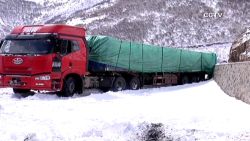 vo china snow stranded cars_00001120.jpg