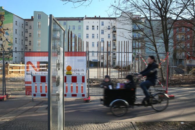 Among the memorials along the route is a glass plaque honoring Ida Siekmann, the first person to die while trying to flee East Berlin over the Wall.